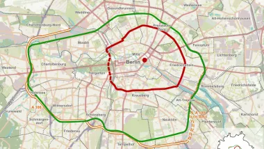 Map of Berlin with ring roads in green and red.